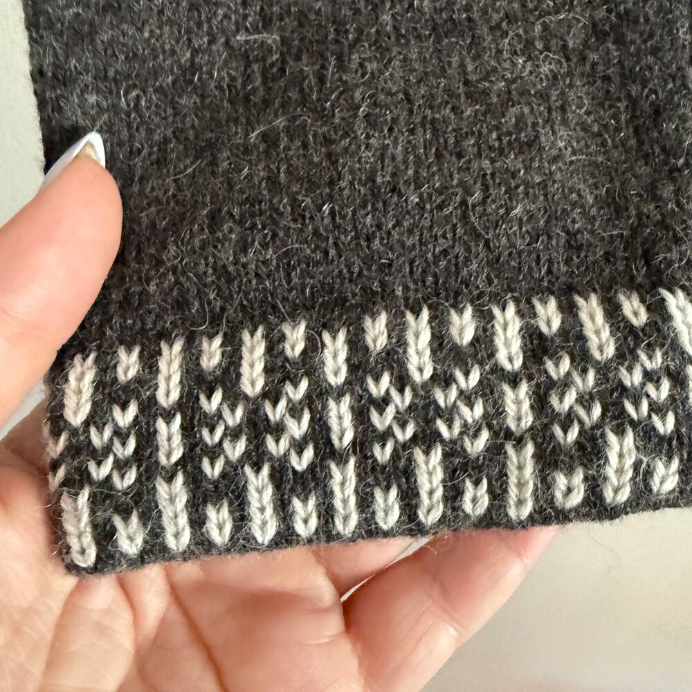 The ALPACA CONNECTION | Gray Fringed Alpaca Wool sweater | Large - Picture 4 of 10